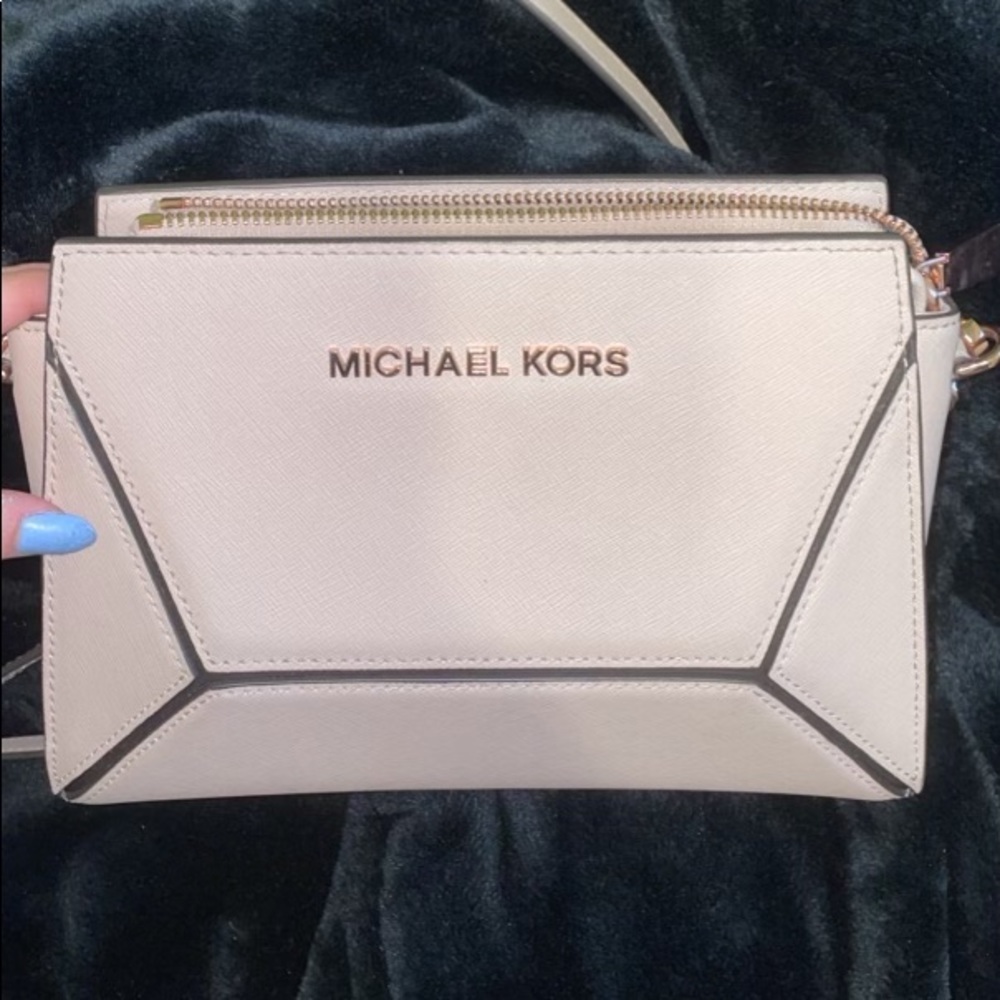 Michael kors purse with rose gold chain and logo.